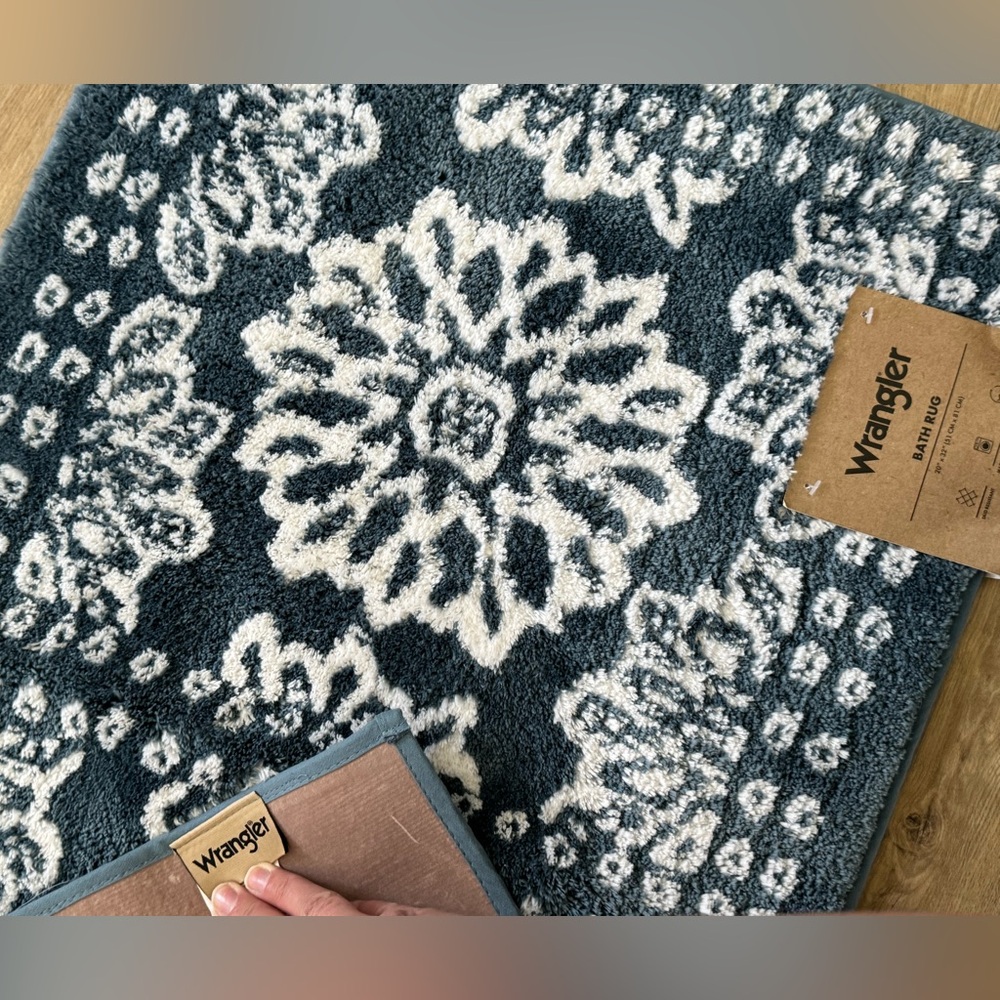 Wrangler light Blue flower bandana patterned towels and bath mat set - NWT - Picture 11 of 13